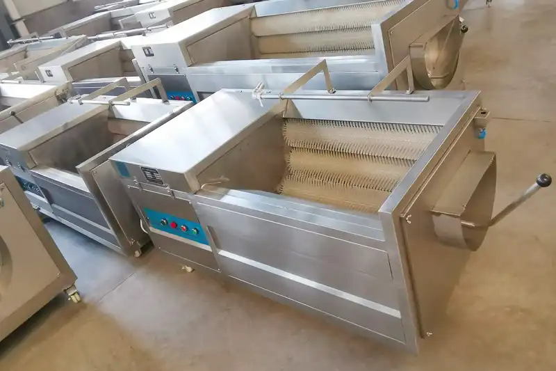 Vegetable Brush cleaning peeler machine